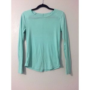 Teal scoop neck long sleeved shirt